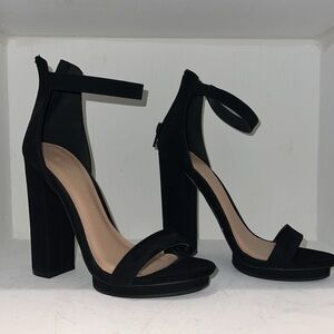 Wild Diva Chunky Black Heels size 5